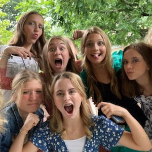 Meet your Posher, Avary